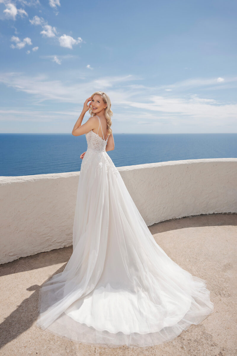 Amera Vera Brautkleid B2411 (2) Amera Vera Brautmode Kollektion 2024