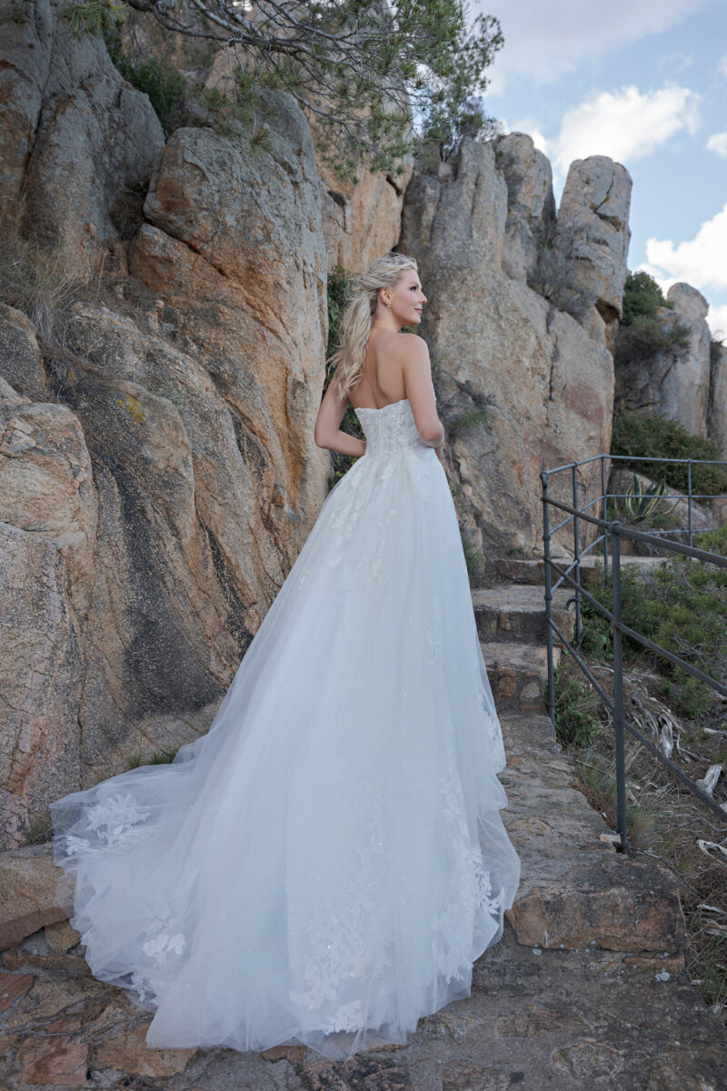 Amera Vera Brautkleid B2415 (2) Amera Vera Brautmode Kollektion 2024