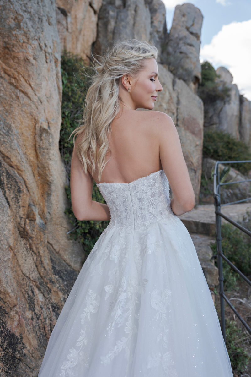 Amera Vera Brautkleid B2415 (3) Amera Vera Brautmode Kollektion 2024