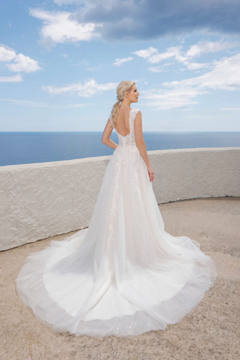 Amera Vera Brautkleid B2416 (3) Amera Vera Brautmode Kollektion 2024