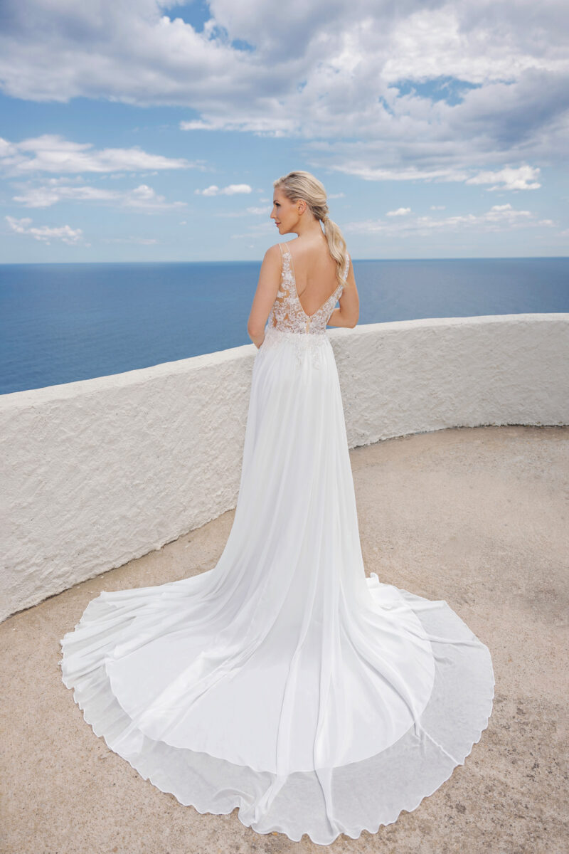 Amera Vera Brautkleid B2417 (2) Amera Vera Brautmode Kollektion 2024