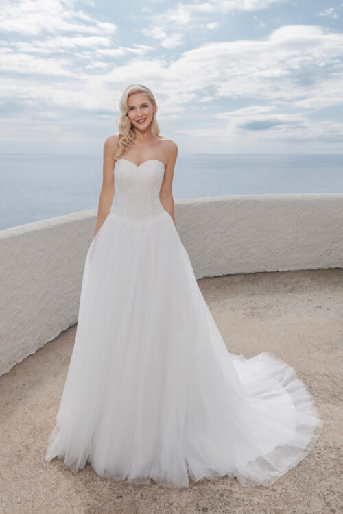 Amera Vera Brautkleid B2423 (1) Amera Vera Brautmode Kollektion 2024